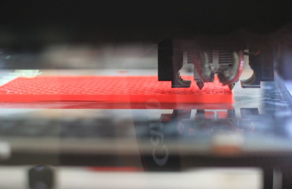gros plan sur une partie de l'imprimante 3D