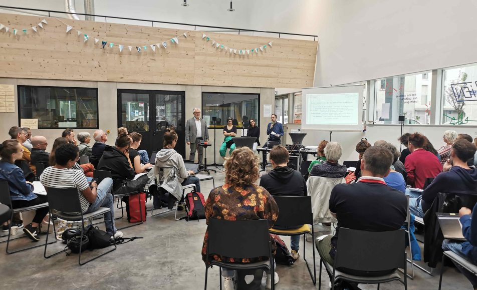 débat dans un atelier